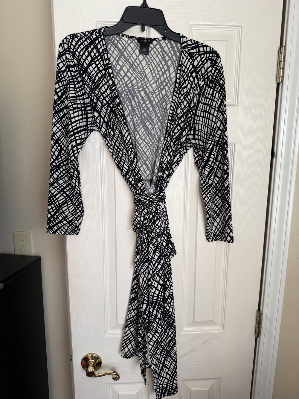 Ann Taylor Black and White Wrap Front Robe
